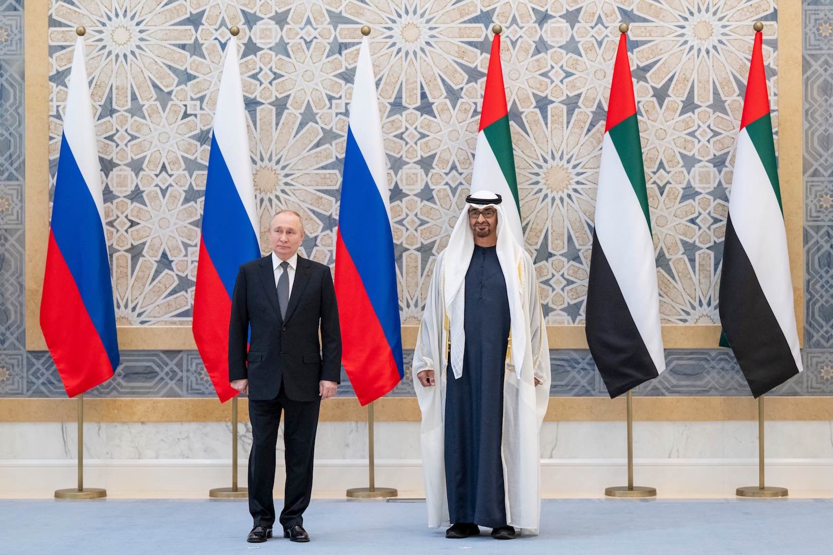 رئيس دولة الإمارات يهنئ هاتفياً إعادة انتخاب فلاديمير بوتين كرئيس لروسيا